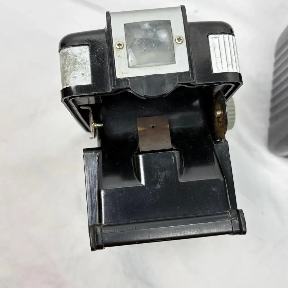 VTG Kodak Brownie Hawkeye Camera Flash Model, Kodak 620 Film - not working